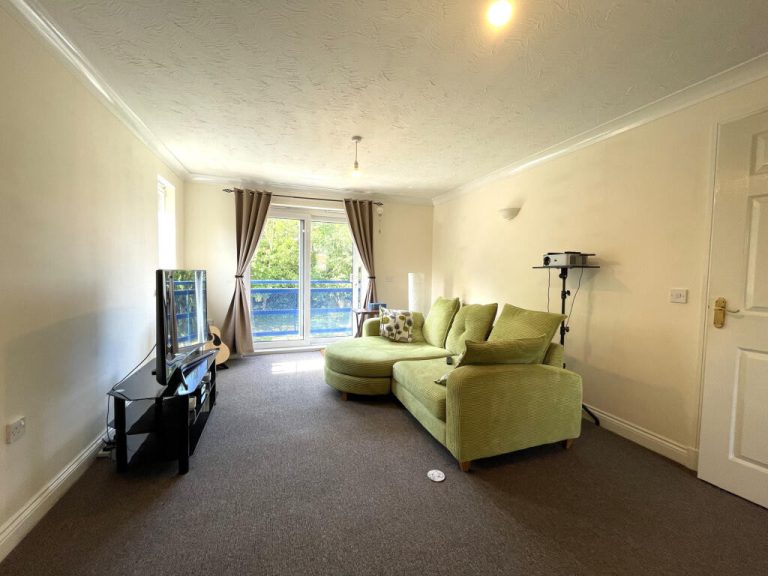 Mountbatten Close, Ashton